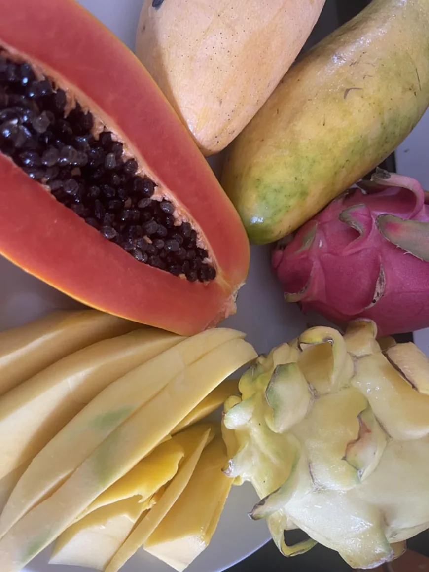 папайя и драгон фрут желтый и красный