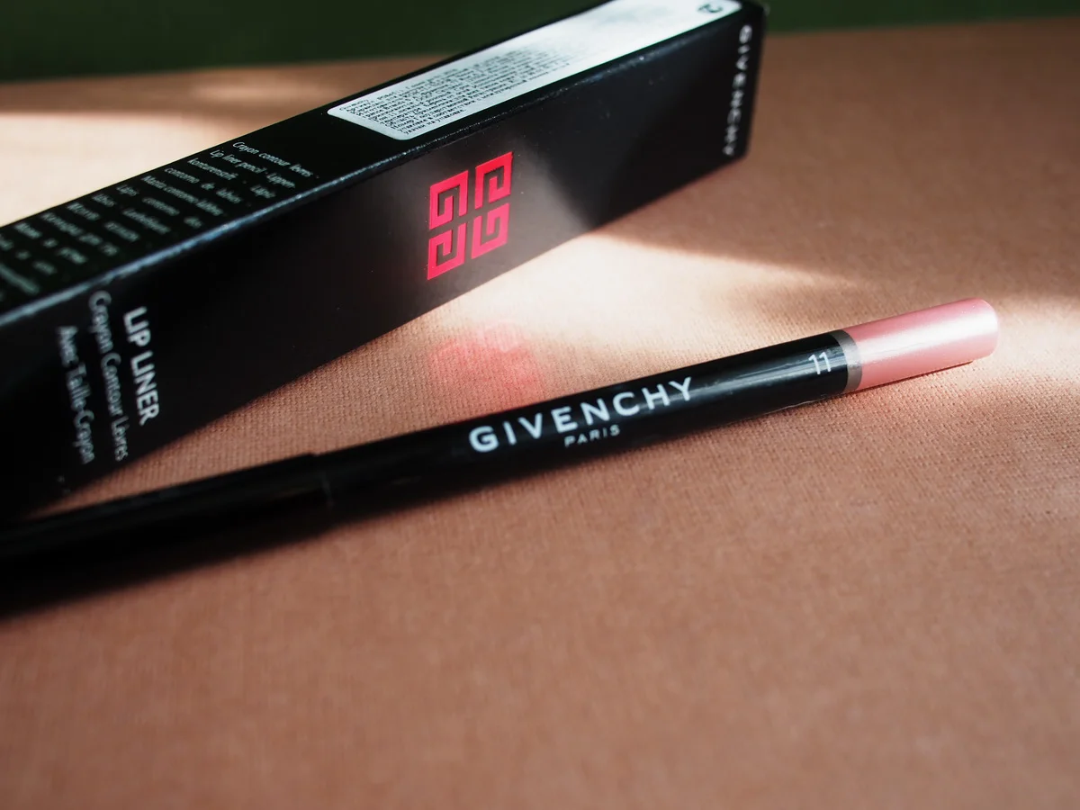 Givenchy 11 Lip Pink Liner