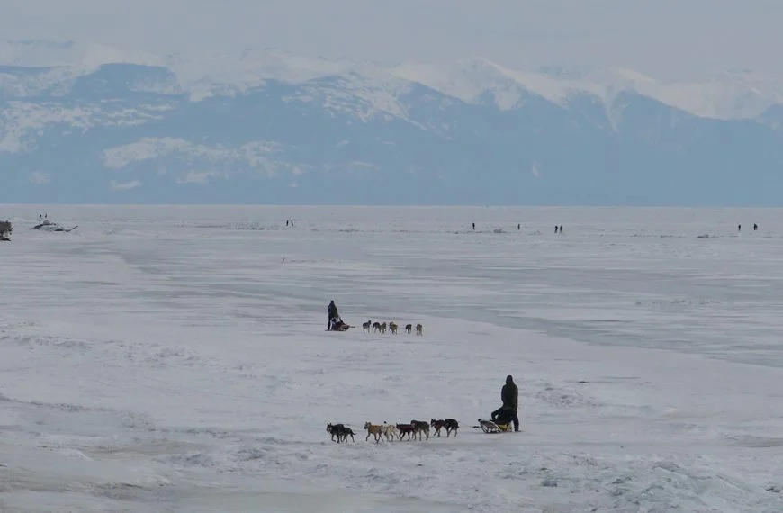 Листвянка на Байкале отдых на Байкале зимой байкальский лед