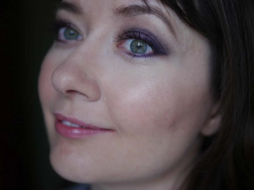макияж глаз фиолетовые тени для век Burberry Sheer Eye Shadow #19 Midnight Plum фото свотчи