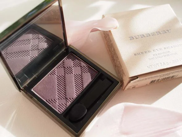 Моно-тени Burberry Midnight Plum обзор с двумя вариантами макияжа, бьюти обзор, бьюти-блог, макияж, make up, свотчи косметики, уроки макияжа