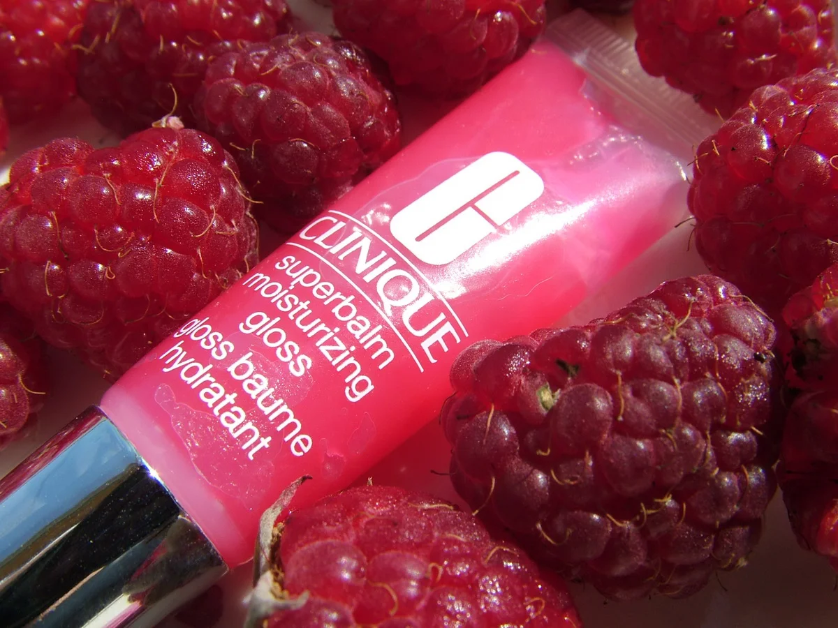 Отзыв на Clinique superbalm moisturizing gloss 02 raspberry