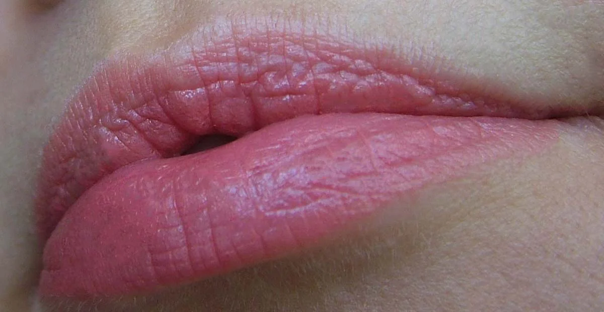 губная помада отзывы Burberry Kisses 09 Tulip Pin отзывы фото свотчи 