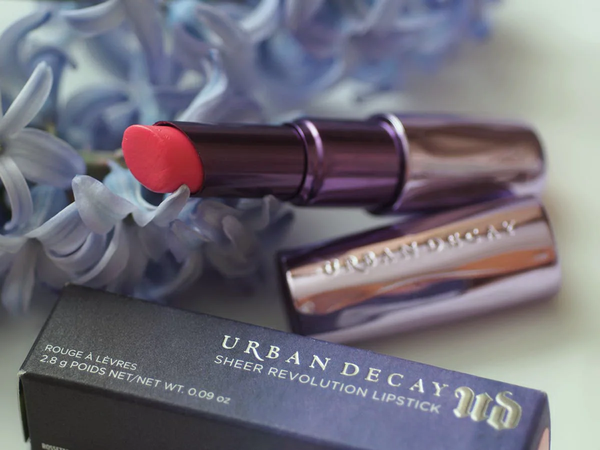 Urban Decay помада Sheer Revolution Lipstick в оттенке Streak