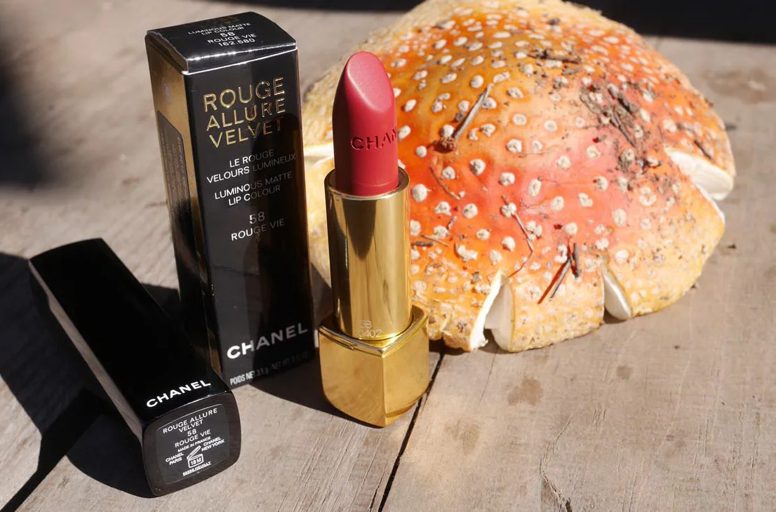 Chanel Rouge Allure Velvet Luminous Matte Lip Colour #58 Rouge Vie