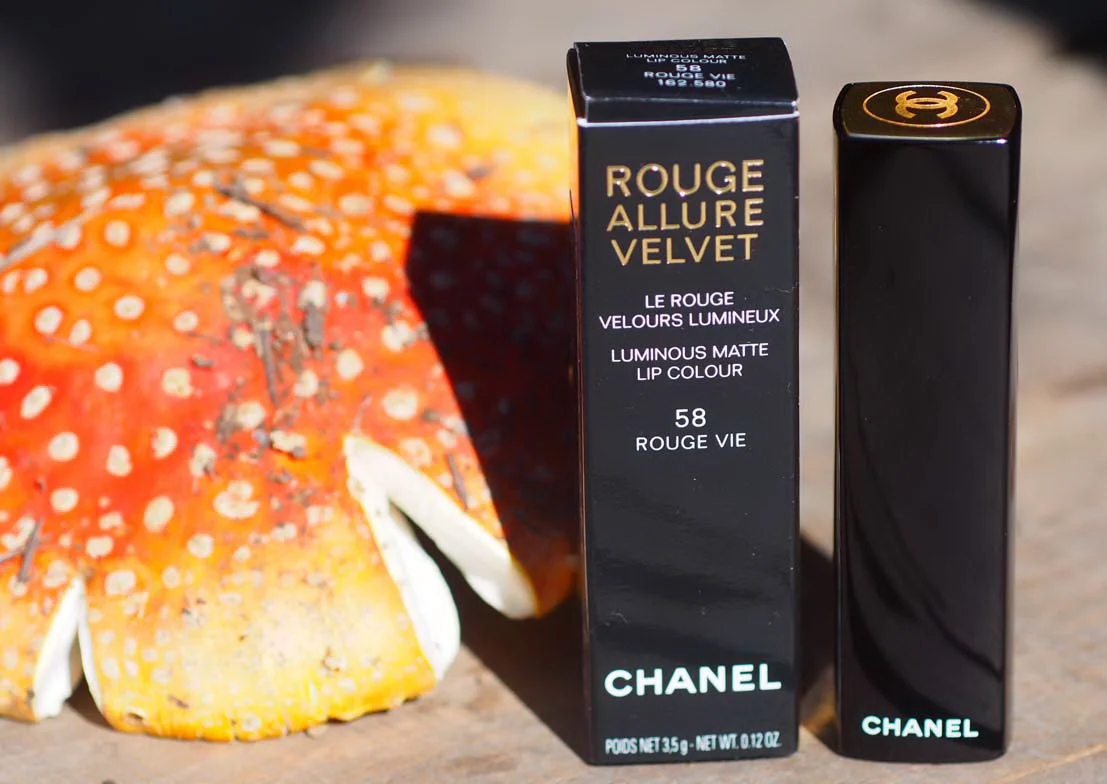 матовая помада для губ Шанель отзывы Chanel Rouge Allure Velvet Luminous Matte Lip Colour #58 Rouge Vie
