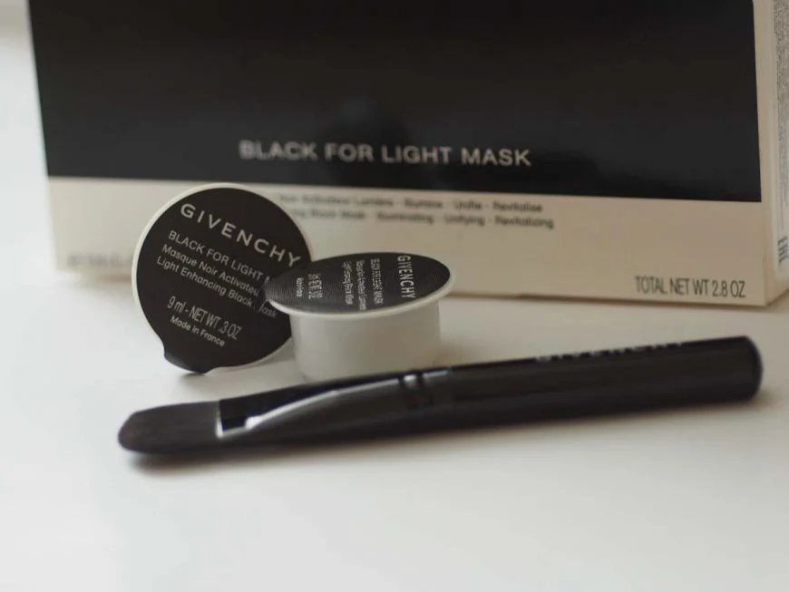 Givenchy Black for Light Mask