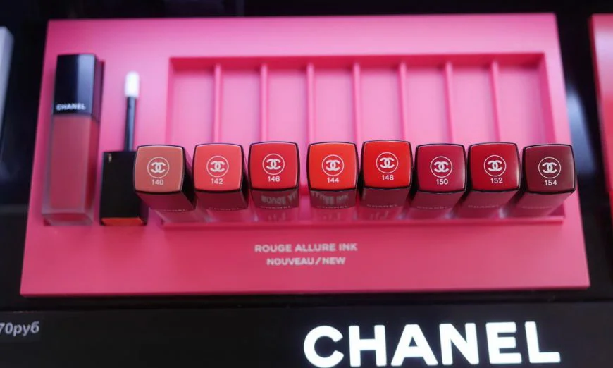 Chanel Rouge Allure Ink, 140 AMOUREUX - розово-бежевый 142 CREATIF - свежий розовый 144 VIVANT - коралловый 146 SEDUISANT - яркий розовый 148 LIBERE - яркий красный 150 LUXURIANT - красно-розовый 152 CHOQUANT - темно-красный 154 EXPERIMENTE - красно-сливовый