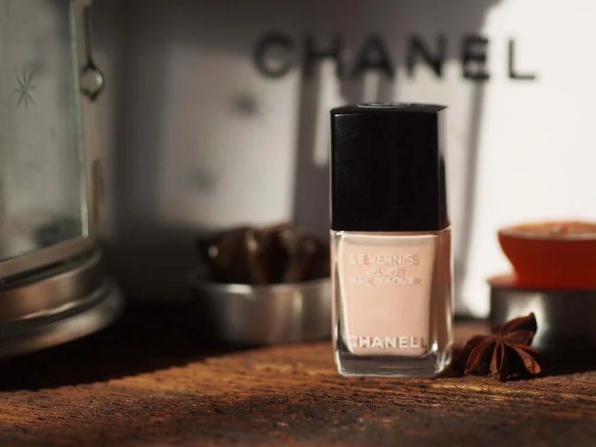 Chanel Velvet Nail Colour #542 Pink Rubber розовый нюдовый лак для ногтей Шанель
