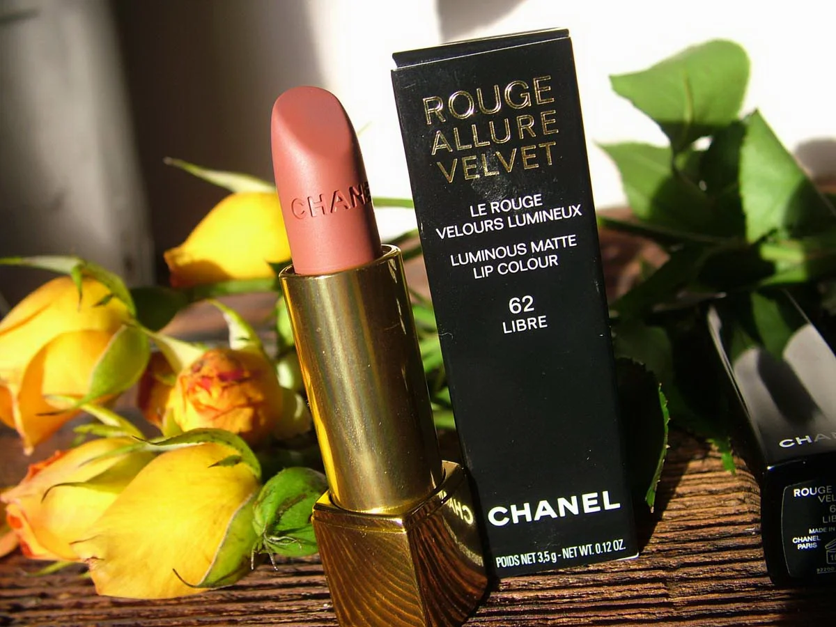 Chanel Rouge Allure Velvet 62 Libre