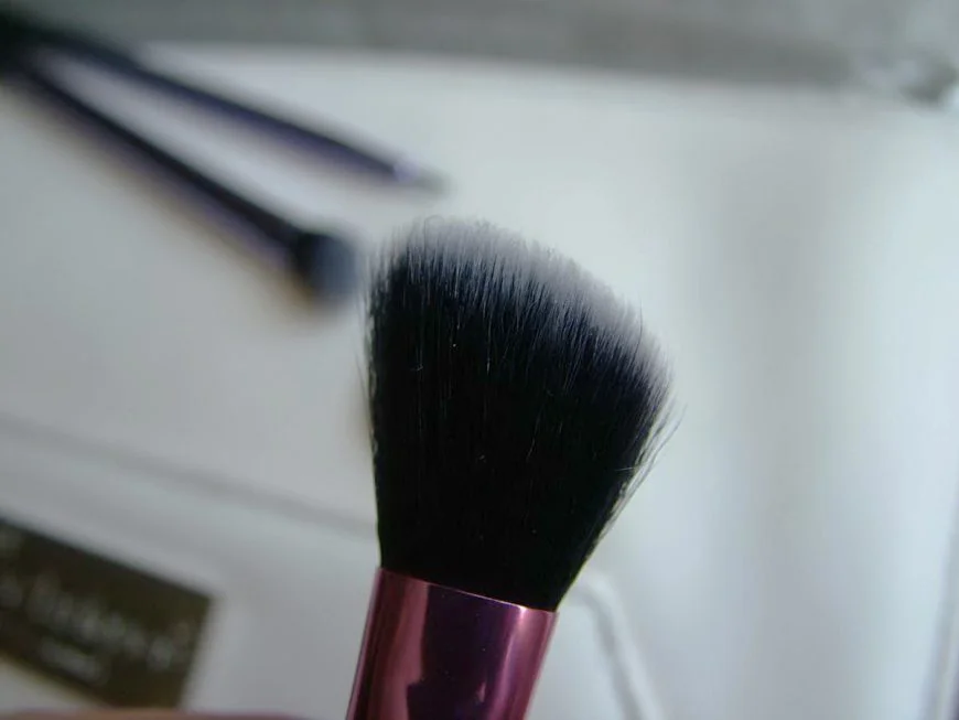 Angled highlighter brush - Эксклюзивная скошенная кисть для макияжа