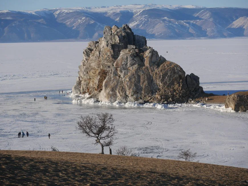 Мыс Бурхан или скала Шаманка зимой на Ольхоне Байкал 