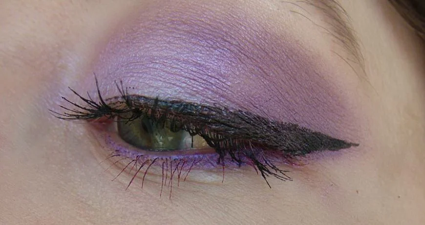 Макияж глаз с фиолетовыми тенями (пример)