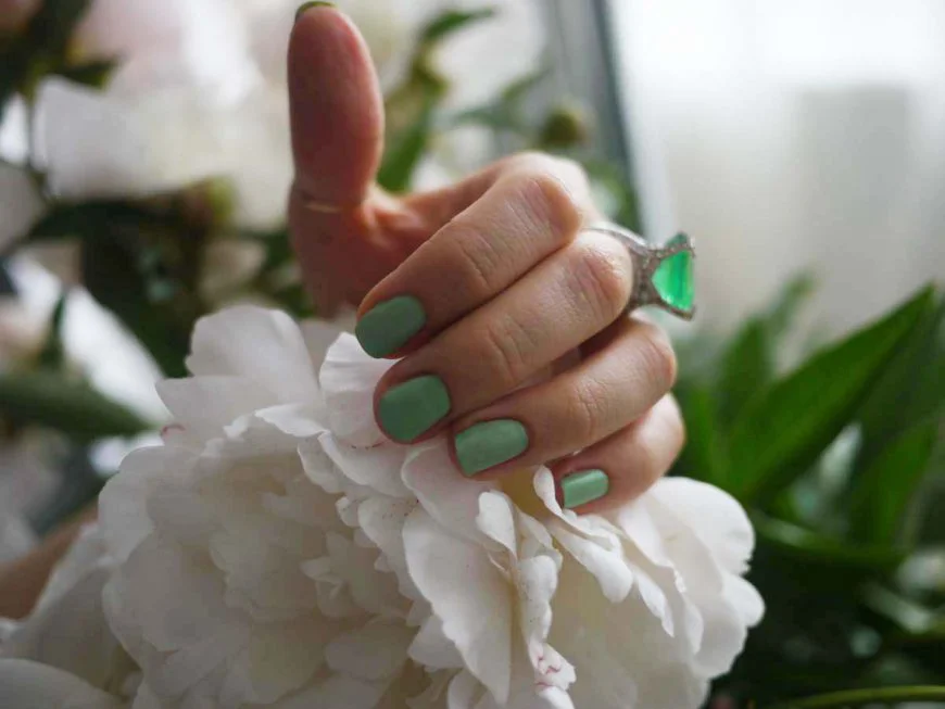 Dolce&Gabbana #710 Mint отзывы свотчи лак для ногтей