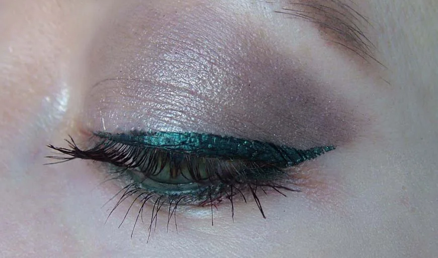 отзывы на подводку Ив Сен Лоран YSL Couture Eye Liner 3 Green макияж глаз с зелеными стрелками