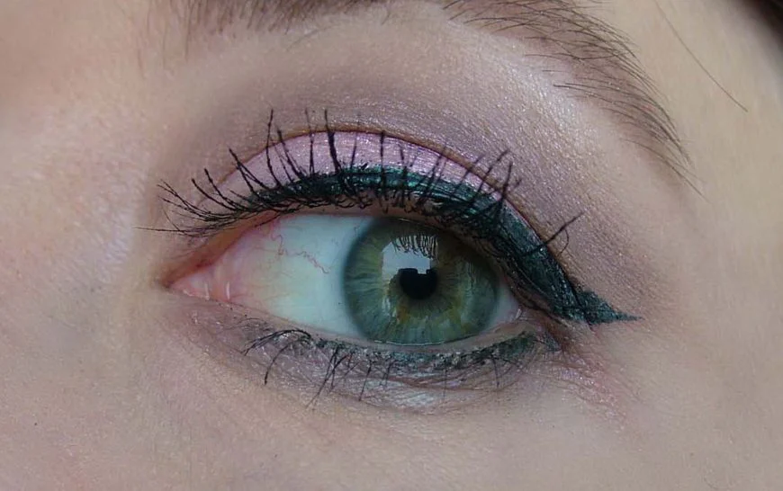 отзывы на подводку Ив Сен Лоран YSL Couture Eye Liner 3 Green макияж глаз с зелеными стрелками