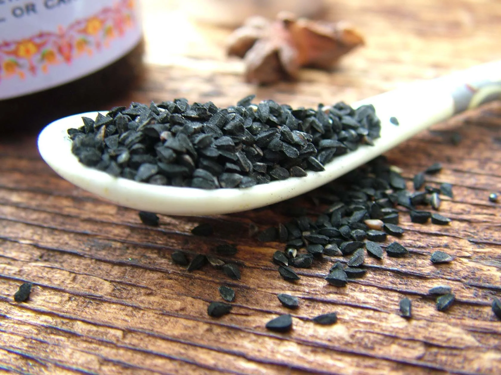 Тмин польза и вред для мужчин. Семена черного тмина. Черные семена. Чай с тмином. Экстракт черного тмина.
