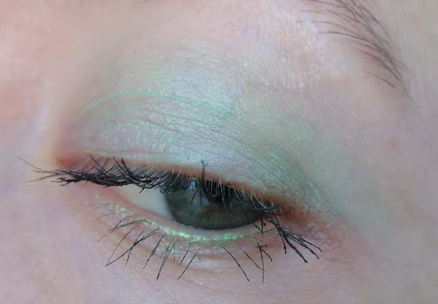 зеленые тени для век Shiseido Paperlight Cream Eye Color GR705 HISUI GREEN отзывы swatches reports review
