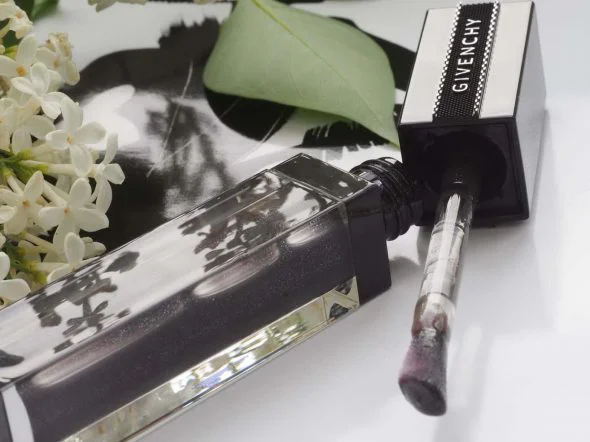 Givenchy Gloss Inerdit Revelateur 16 Noir Revelateur блеск для губ Живанши