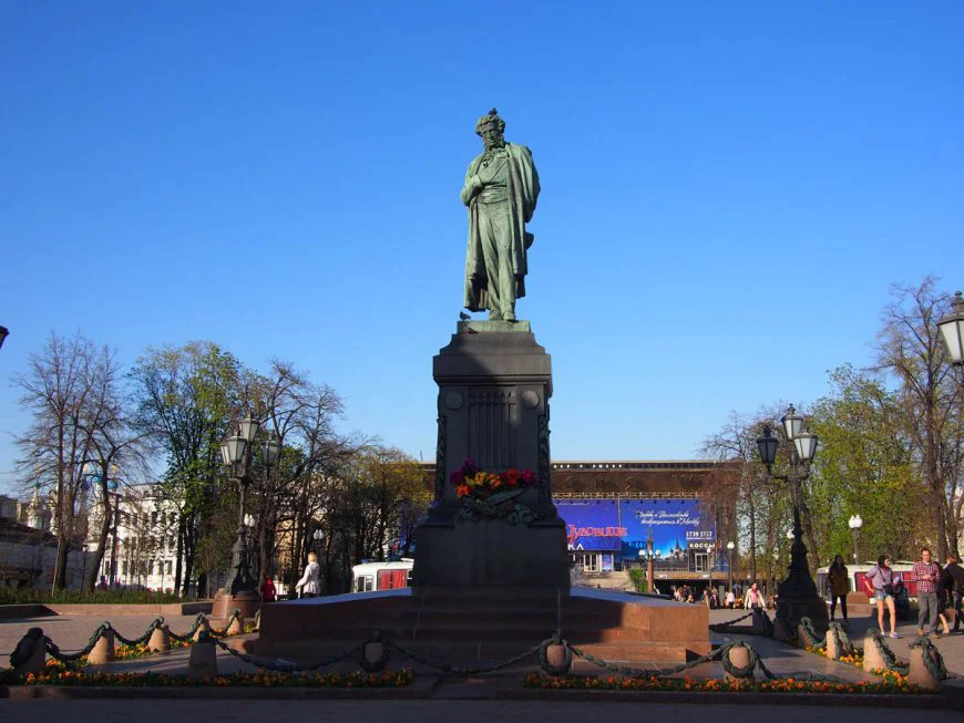 Пушкинская площадь и памятник Пушкину в Москве