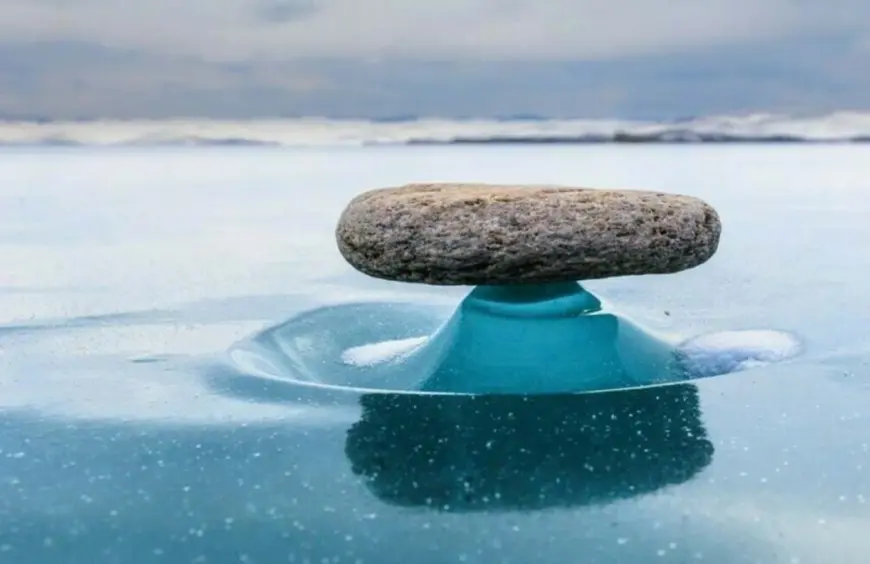 камни на льду